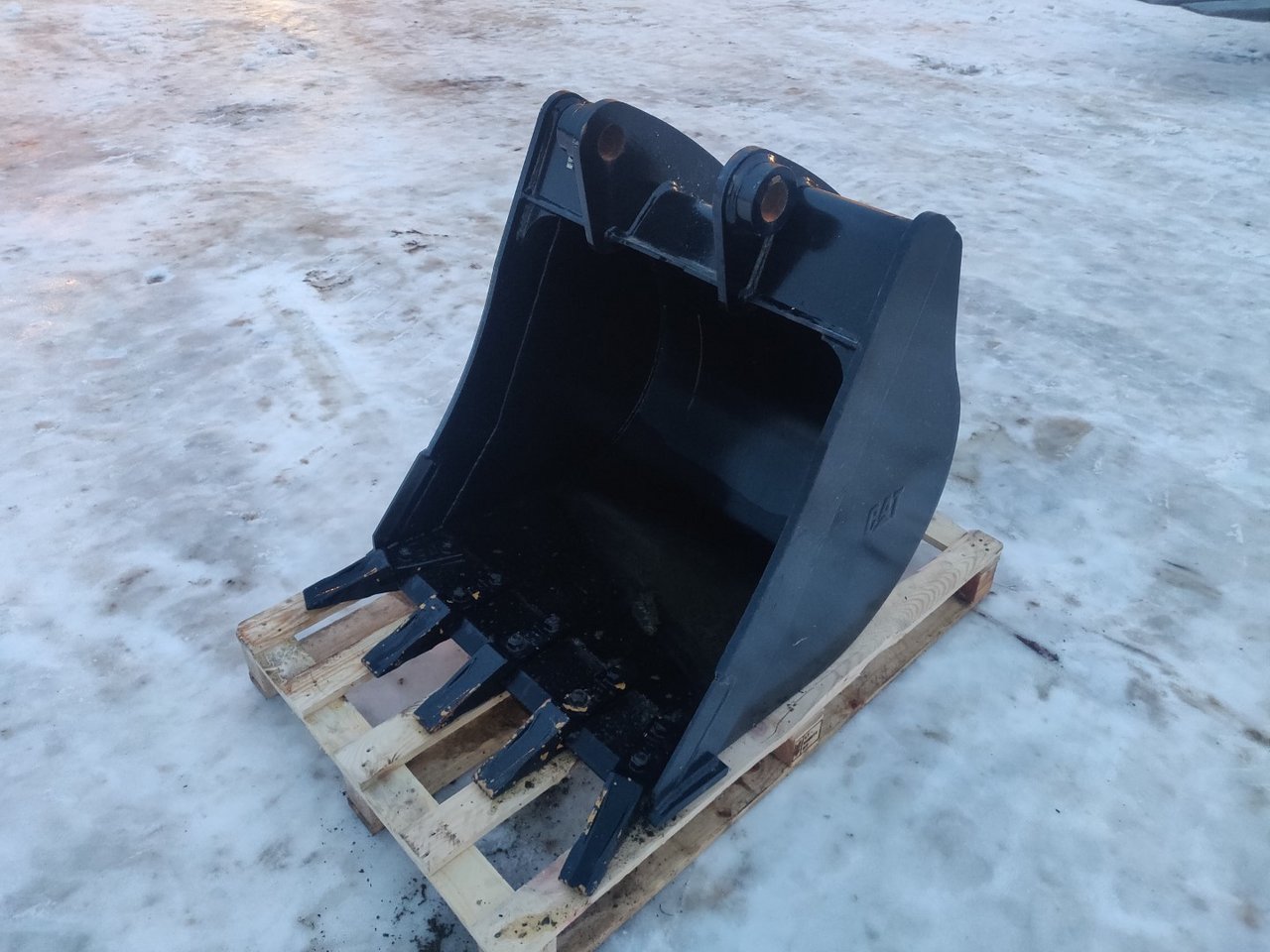 Bucket for backhoe loader