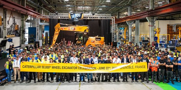 Caterpillar atzīmē 50 000. Cat® riteņu ekskavatora izlaišanu