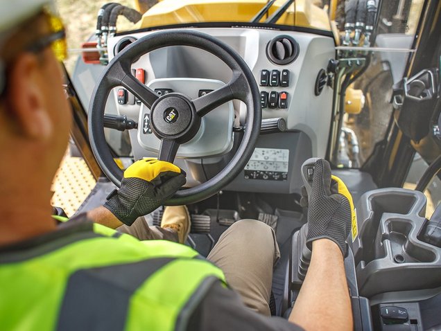 Ergonomiska vadītāja kabīne ar precīzu vadības un augstu komnforta līmeni