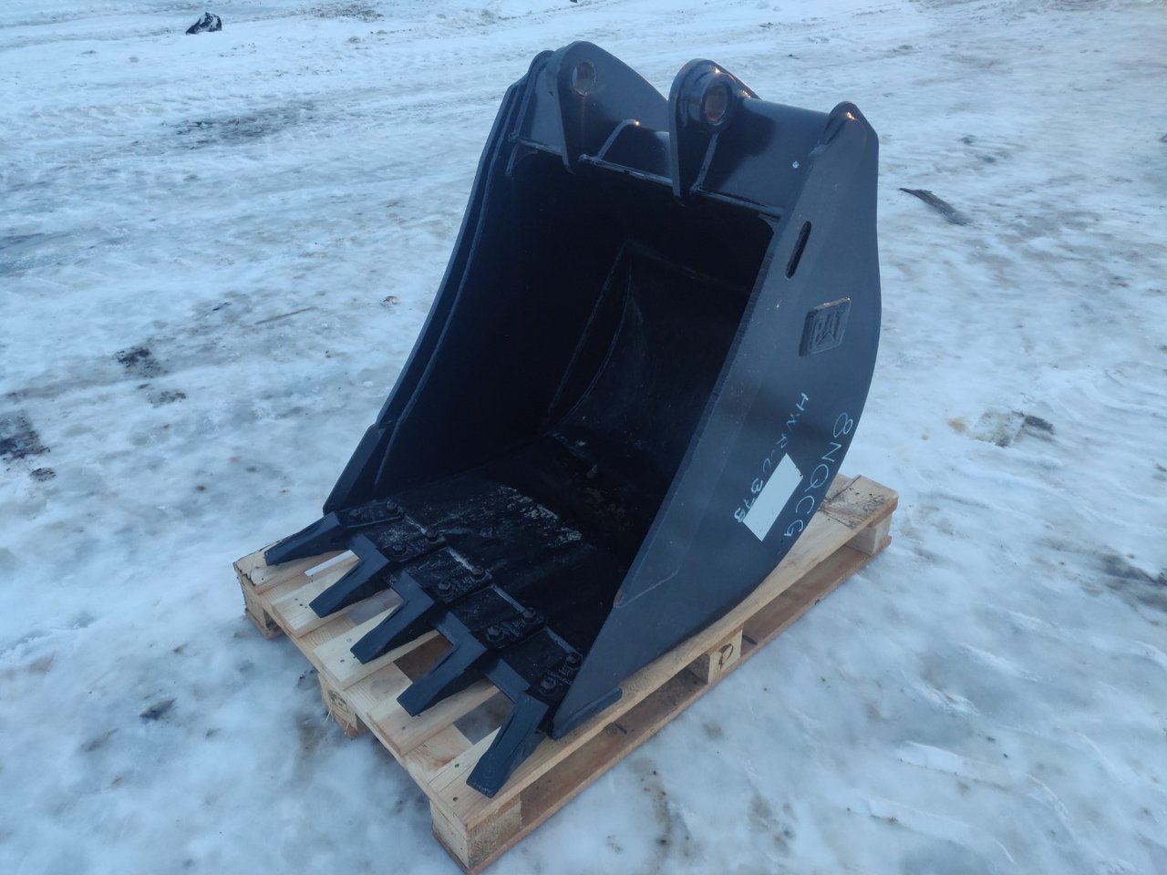 Bucket for backhoe loader