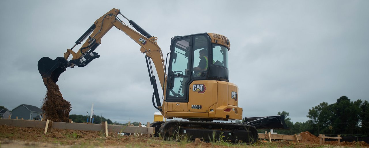 NEW CAT® 2.7- TO 3.5-TON MINI HYDRAULIC EXCAVATOR